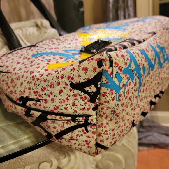 L.A.M.B. by Gwen Stefani Ditzy Graffiti Tote Luxury Designer Bag #594 - Picture 10 of 14